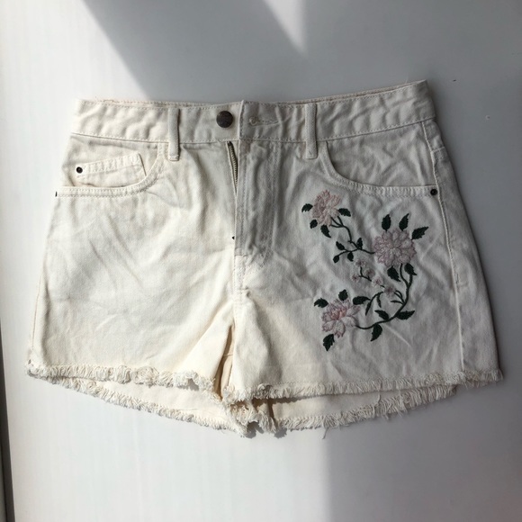 Zara embroidery off-white denim shorts - Picture 1 of 4